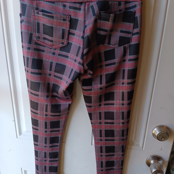 Butt Sculpting Leggings Shosho Size med Color Black / Red Plaid - Picture 4 of 6